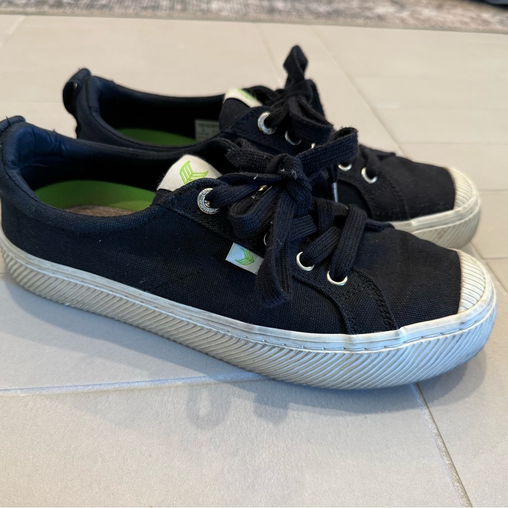 Cariuma Black Canvas Sneakers